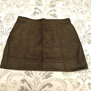 Banana Republic Vegan Suede Mini Skirt ✨NWT✨